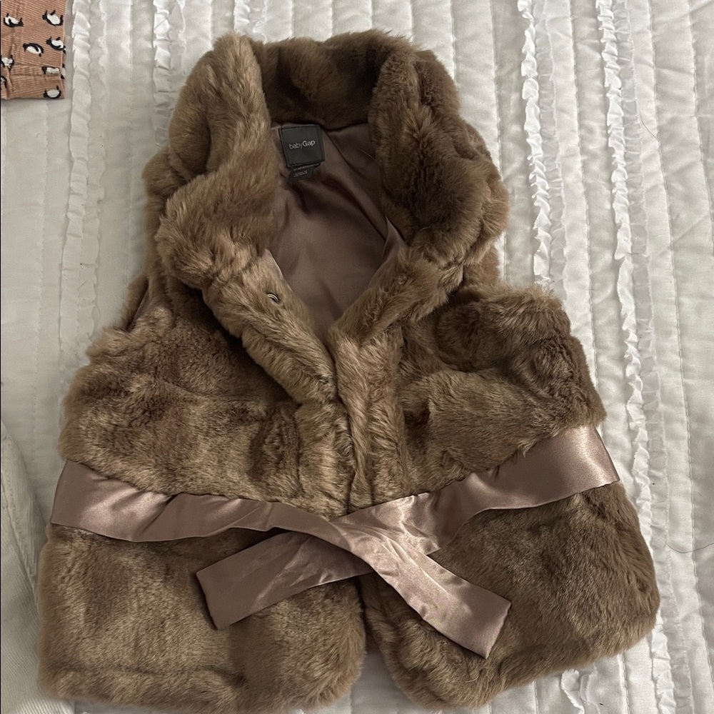 Baby Gap Outfit Penguin Top and Faux Fur Vest with White Corduroy Pant - Picture 8 of 12